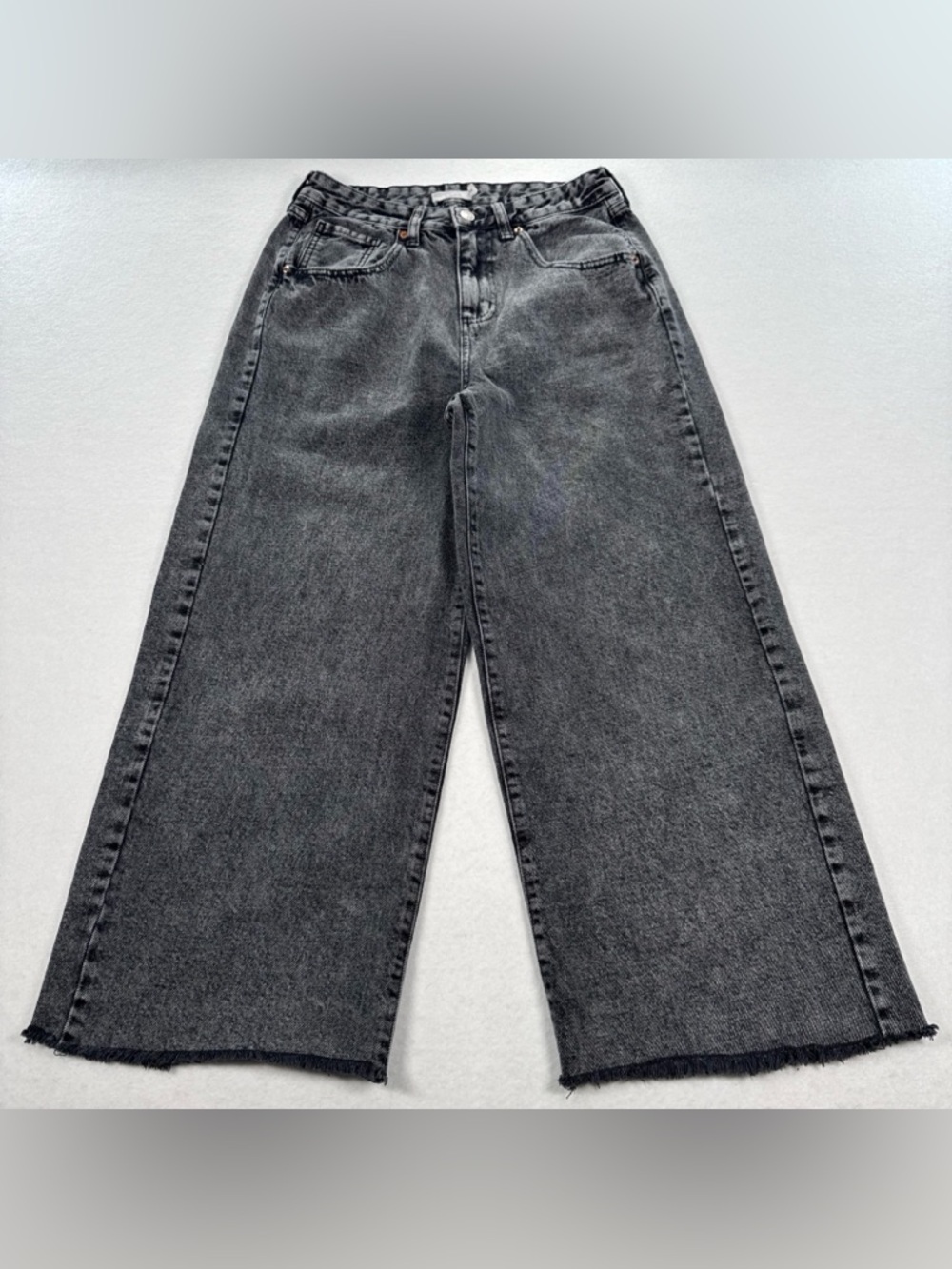 S.O.N.G. Wide Leg Cropped Jeans Womens 25 Black Stone Washed Denim Raw Hem Ankle